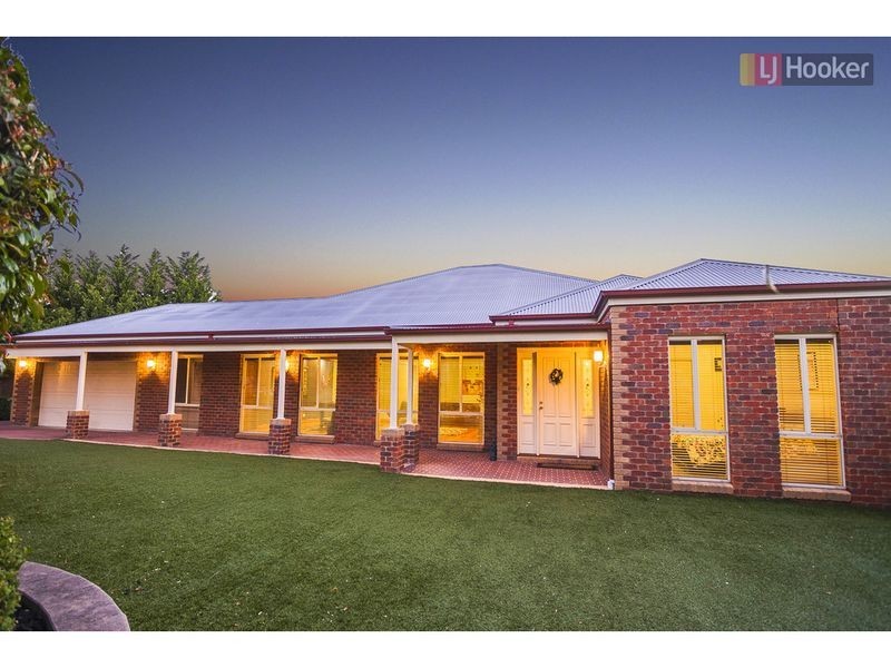 18 Peasholm Corner, Craigieburn VIC 3064