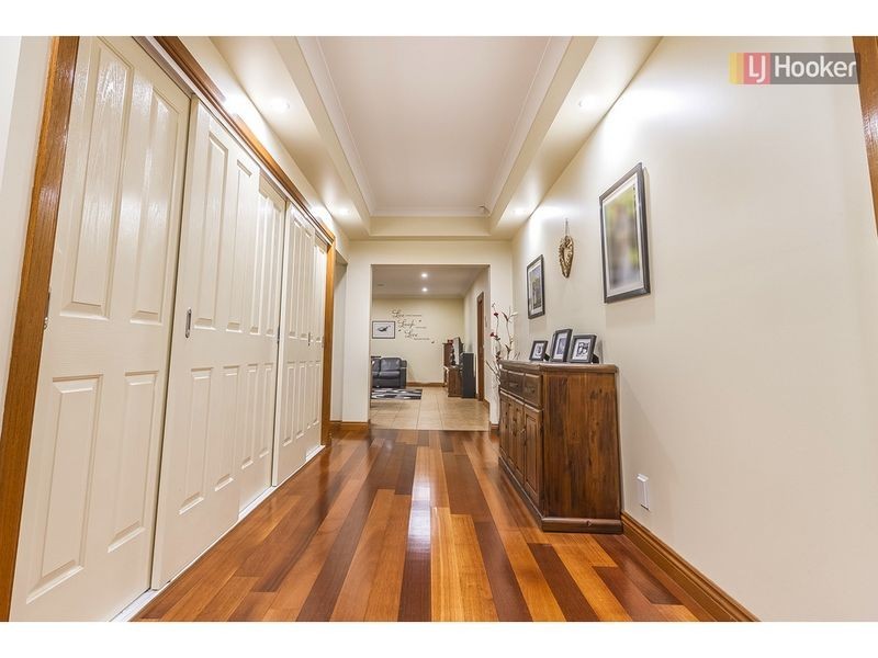 18 Peasholm Corner, Craigieburn VIC 3064