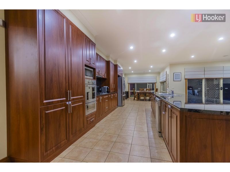 18 Peasholm Corner, Craigieburn VIC 3064