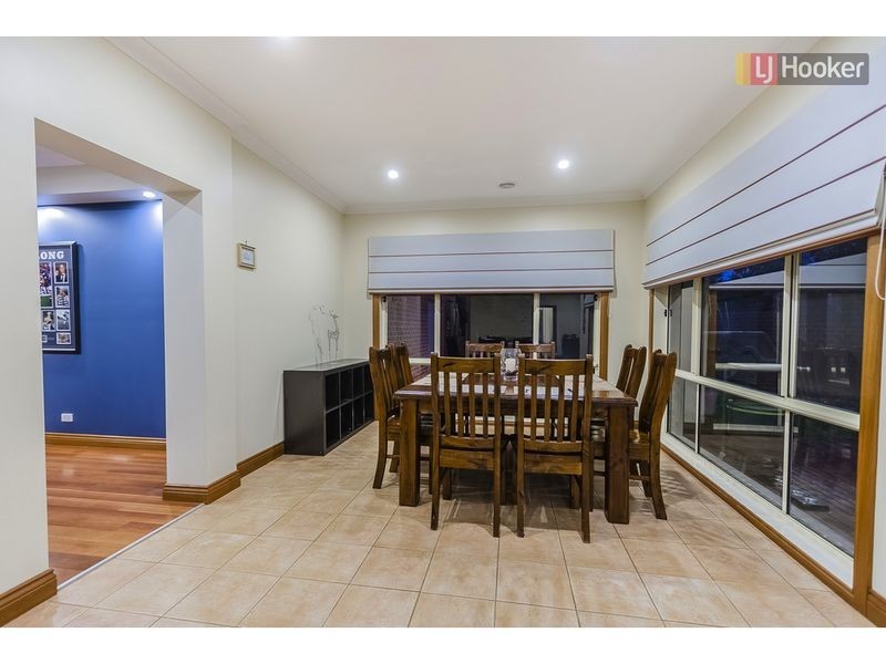 18 Peasholm Corner, Craigieburn VIC 3064