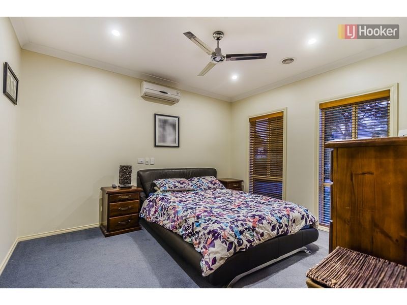 18 Peasholm Corner, Craigieburn VIC 3064