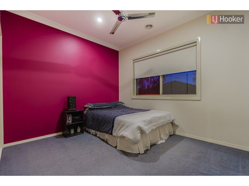 18 Peasholm Corner, Craigieburn VIC 3064