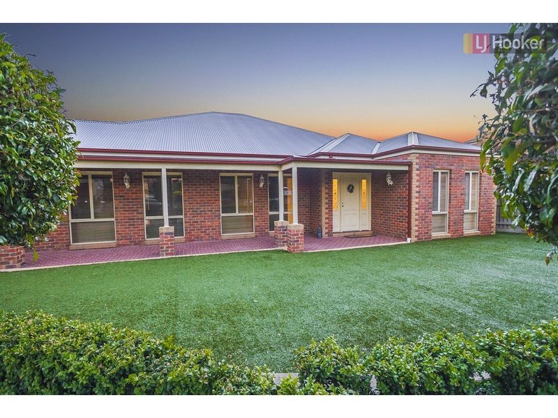 18 Peasholm Corner, Craigieburn VIC 3064