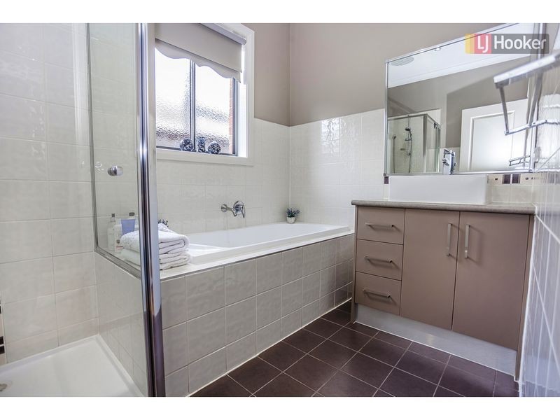 8 Hennessy Street, Craigieburn VIC 3064