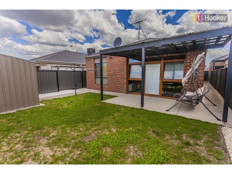 8 Hennessy Street, Craigieburn VIC 3064