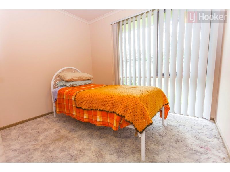 8 Cowes St, Craigieburn VIC 3064