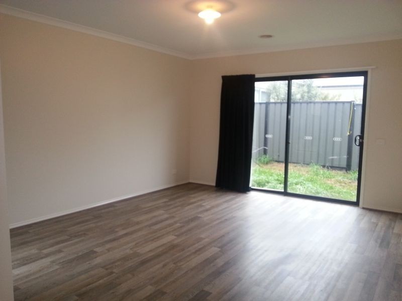 29 Daymar Cct, Craigieburn VIC 3064