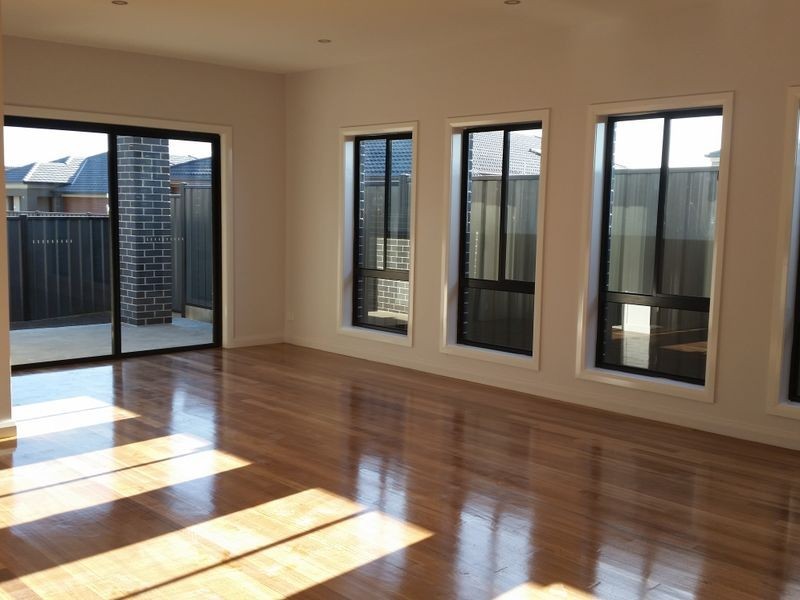 45 Evergreen Cres, Craigieburn VIC 3064