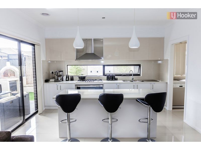 4 Silvergum Way, Craigieburn VIC 3064