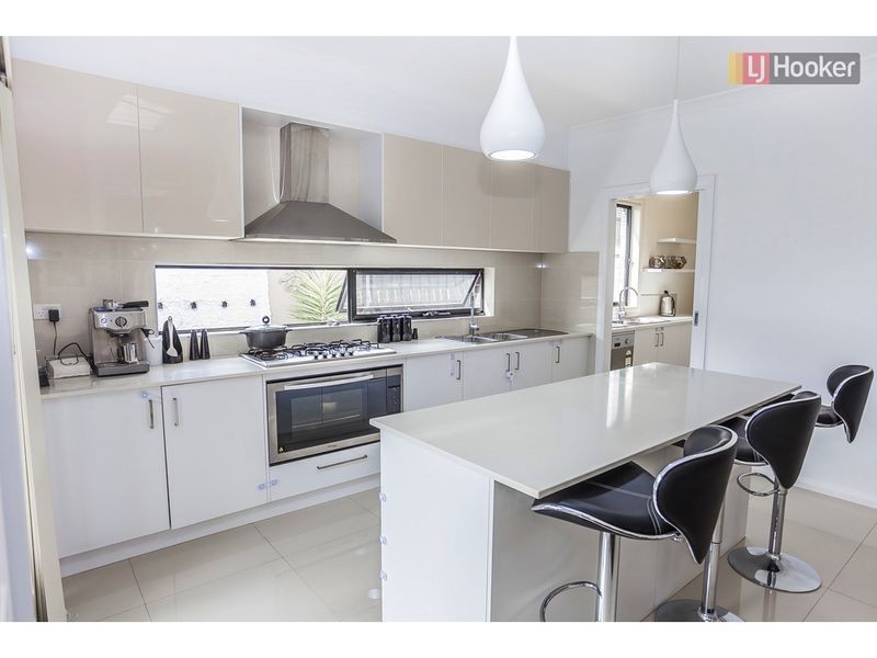 4 Silvergum Way, Craigieburn VIC 3064