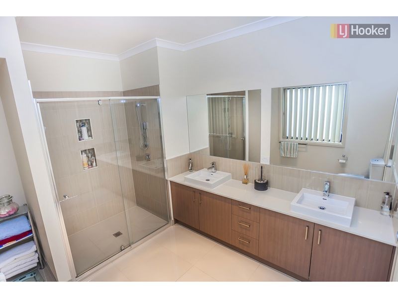 4 Silvergum Way, Craigieburn VIC 3064