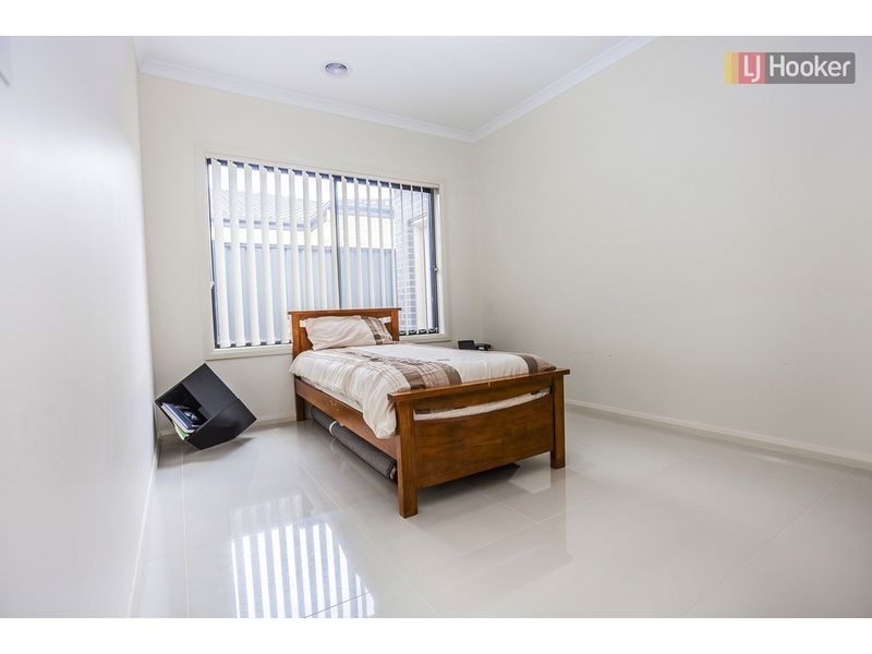 4 Silvergum Way, Craigieburn VIC 3064