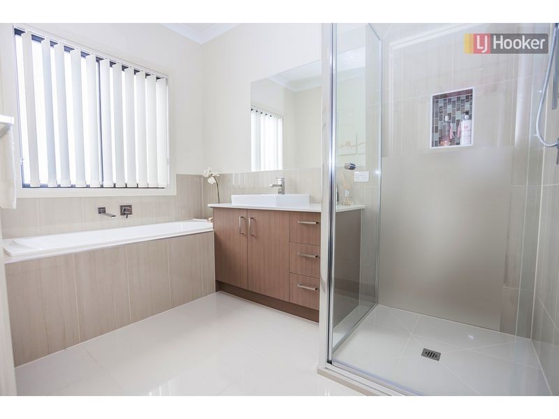 4 Silvergum Way, Craigieburn VIC 3064