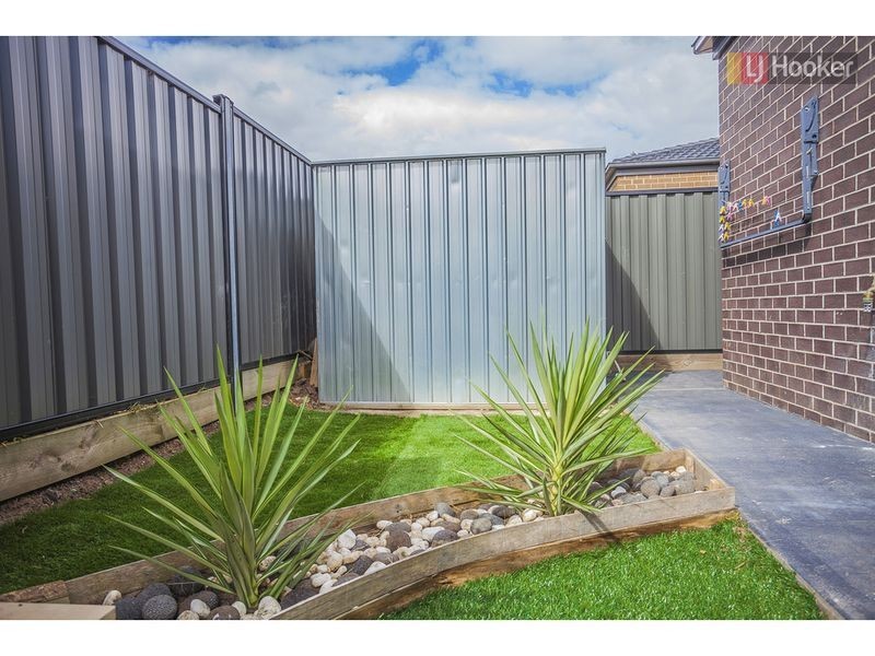 4 Silvergum Way, Craigieburn VIC 3064