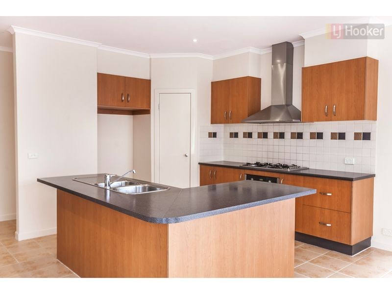 4 Pinehurst Rise, Craigieburn VIC 3064