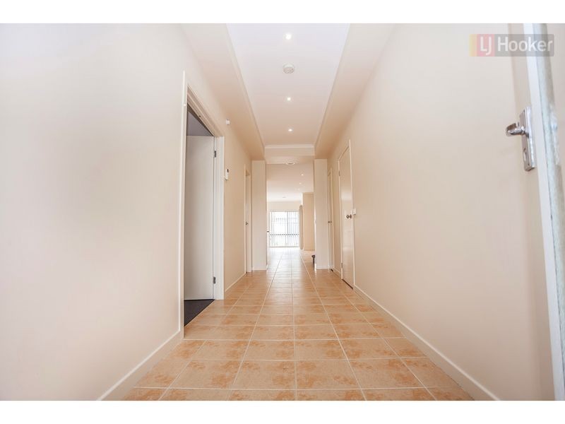 4 Pinehurst Rise, Craigieburn VIC 3064