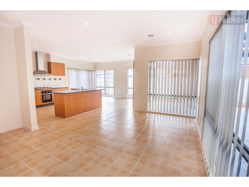 4 Pinehurst Rise, Craigieburn VIC 3064