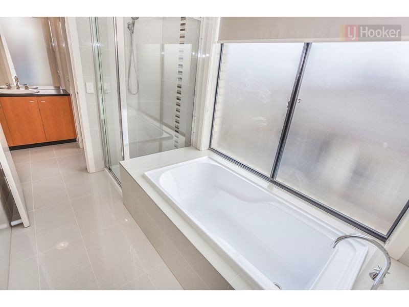 4 Pinehurst Rise, Craigieburn VIC 3064