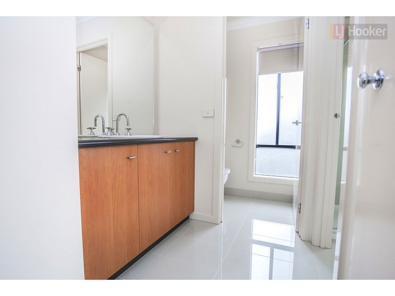 4 Pinehurst Rise, Craigieburn VIC 3064