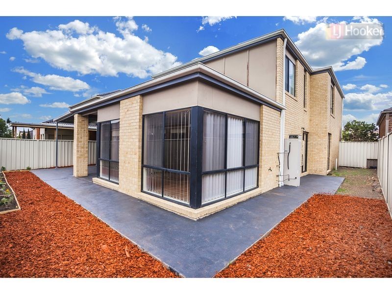 4 Pinehurst Rise, Craigieburn VIC 3064