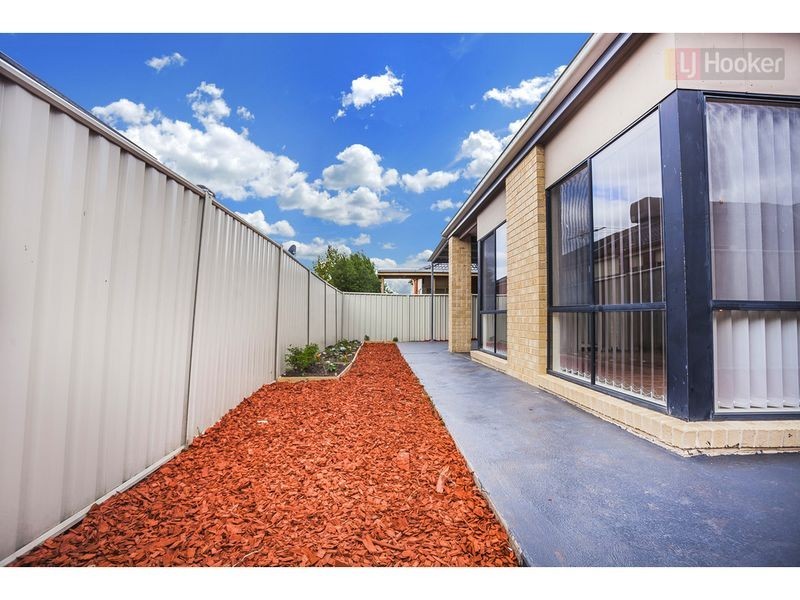 4 Pinehurst Rise, Craigieburn VIC 3064