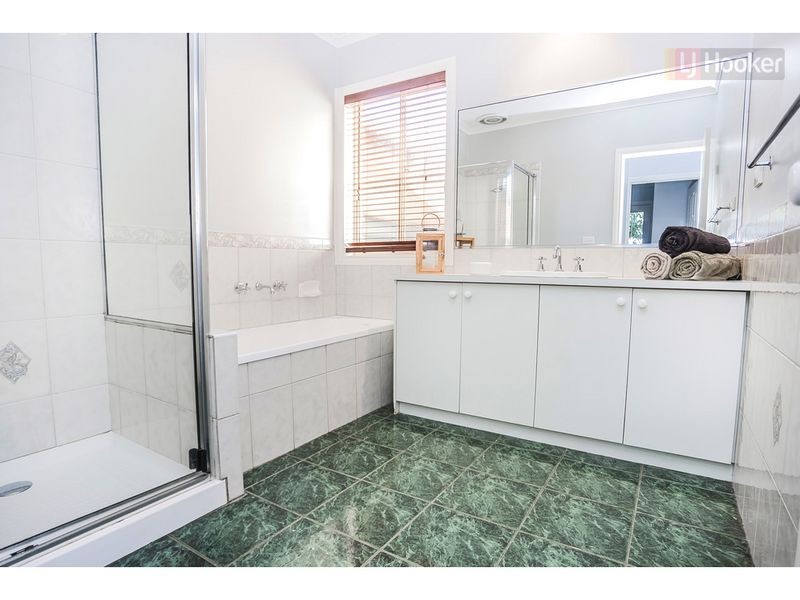 9 Moody Court, Roxburgh Park VIC 3064