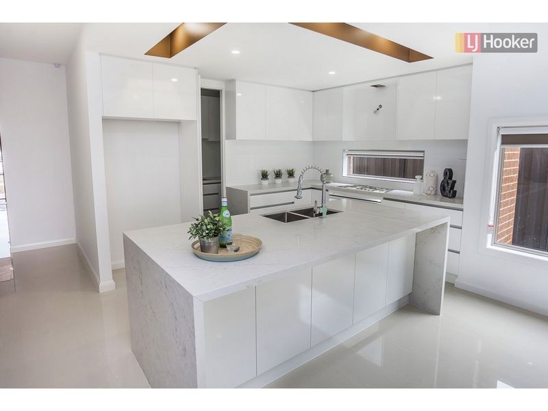 23 Emblem Way, Craigieburn VIC 3064