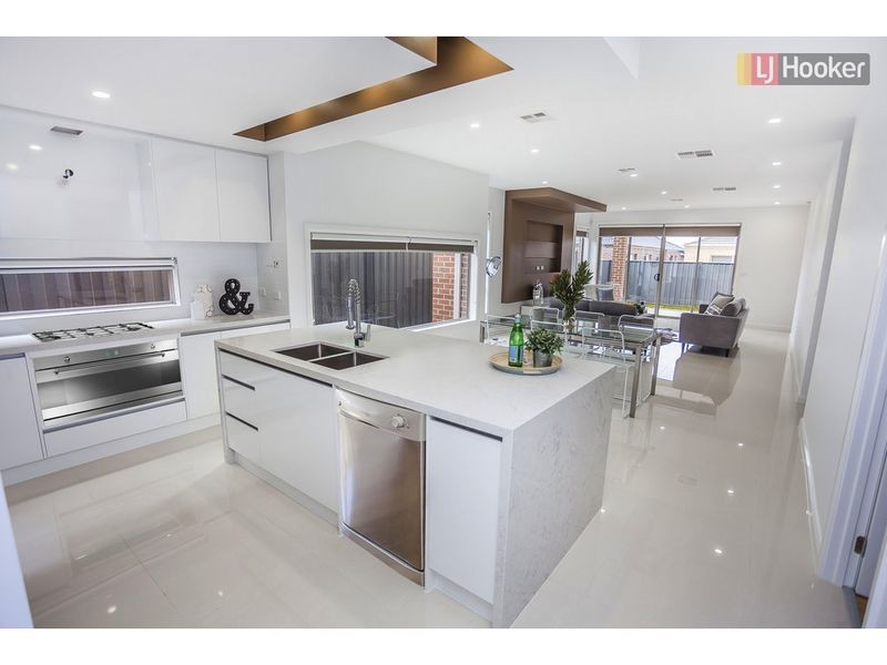 23 Emblem Way, Craigieburn VIC 3064