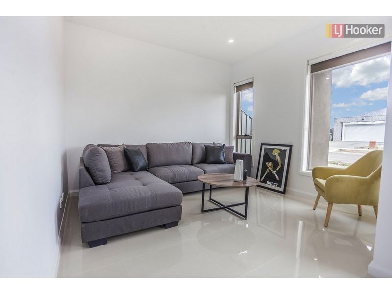 23 Emblem Way, Craigieburn VIC 3064