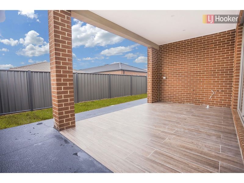23 Emblem Way, Craigieburn VIC 3064