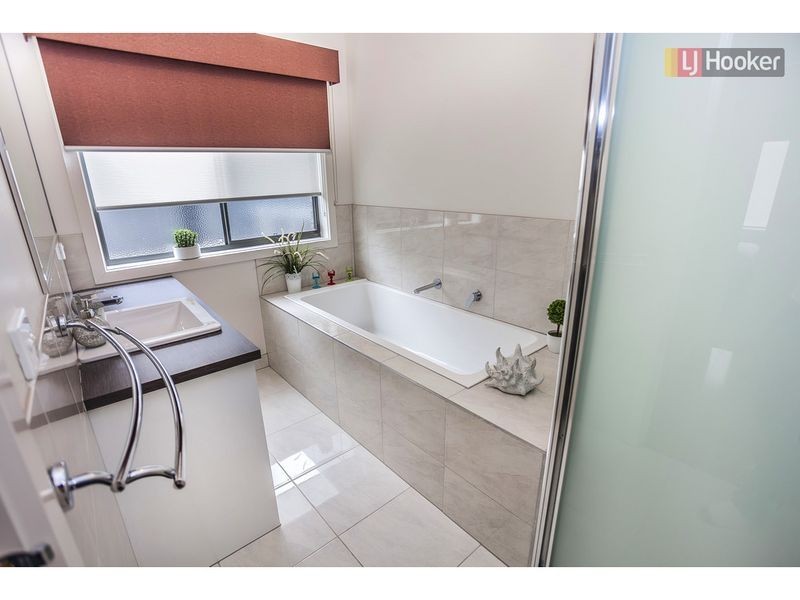 14 Bridgehaven Drive, Craigieburn VIC 3064