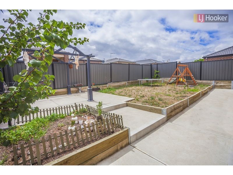 14 Bridgehaven Drive, Craigieburn VIC 3064