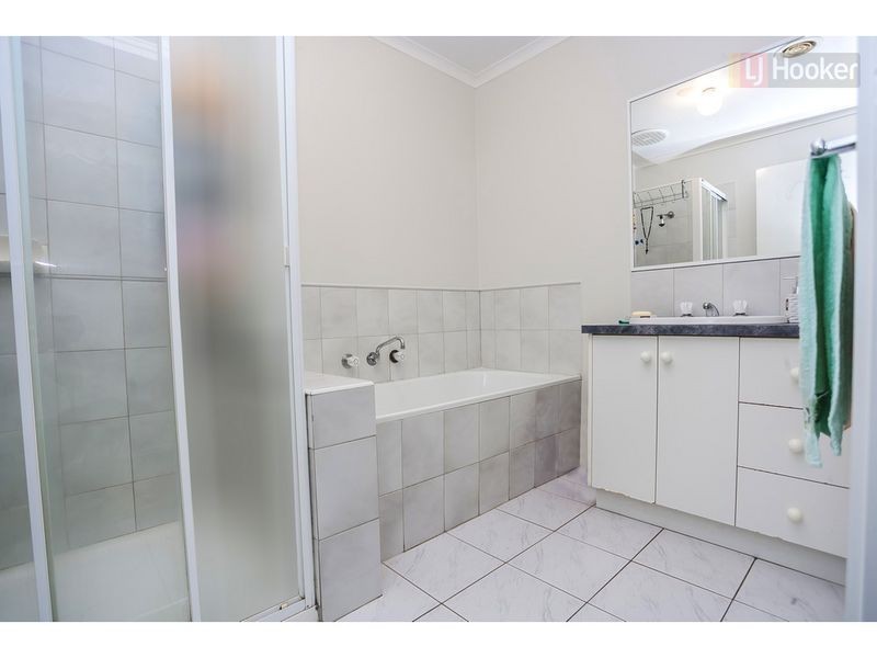 9 Addison Way, Roxburgh Park VIC 3064