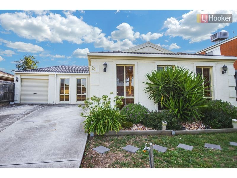 21 Lachlan Cresent, Roxburgh Park VIC 3064