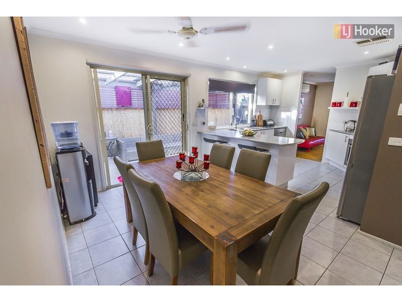 21 Lachlan Cresent, Roxburgh Park VIC 3064