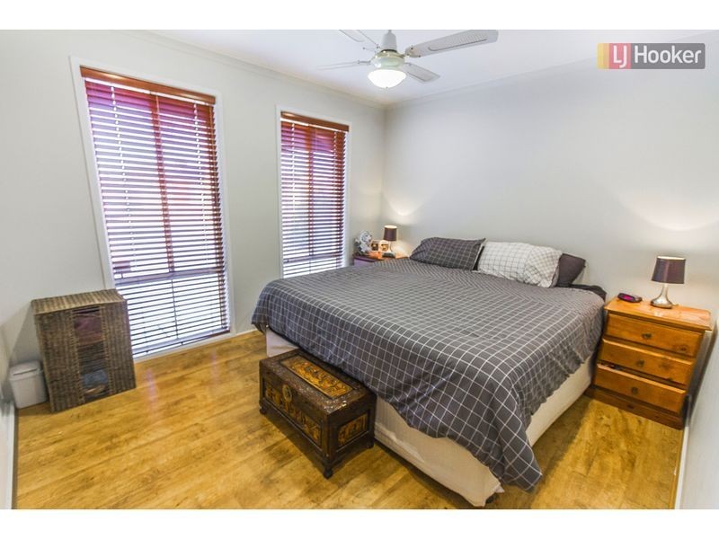 21 Lachlan Cresent, Roxburgh Park VIC 3064