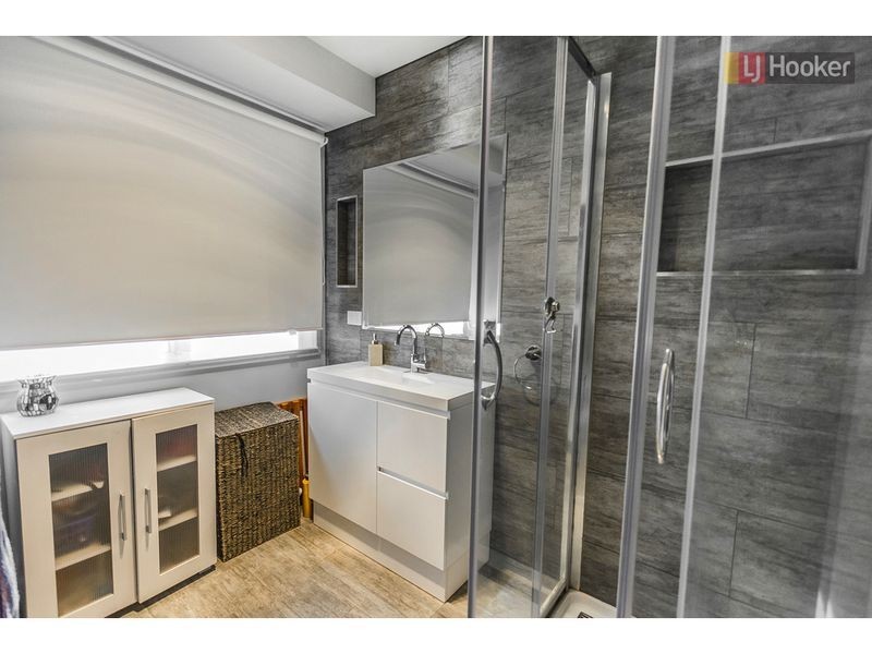 21 Lachlan Cresent, Roxburgh Park VIC 3064