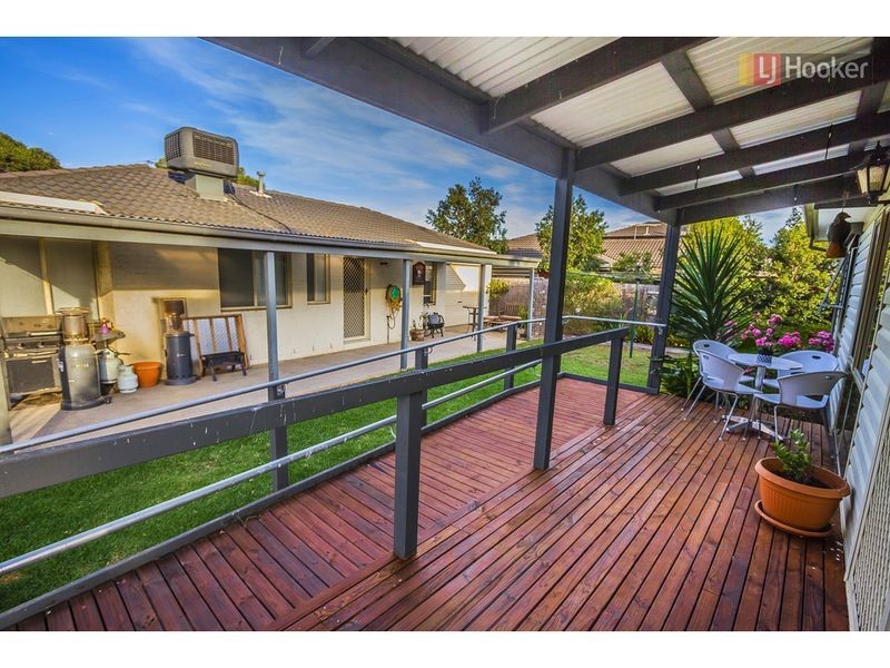 21 Lachlan Cresent, Roxburgh Park VIC 3064