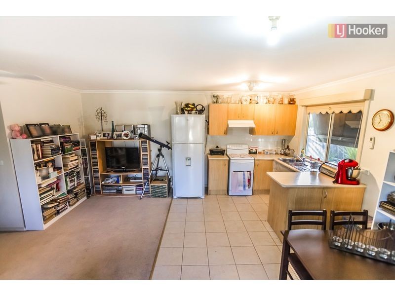 21 Lachlan Cresent, Roxburgh Park VIC 3064