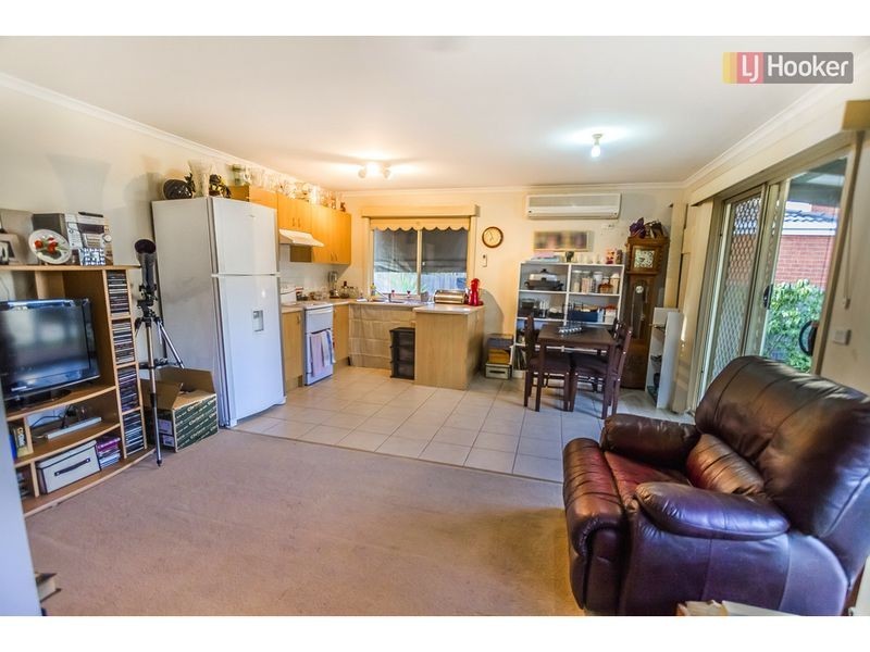 21 Lachlan Cresent, Roxburgh Park VIC 3064