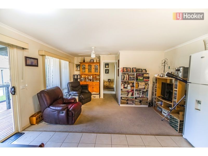 21 Lachlan Cresent, Roxburgh Park VIC 3064