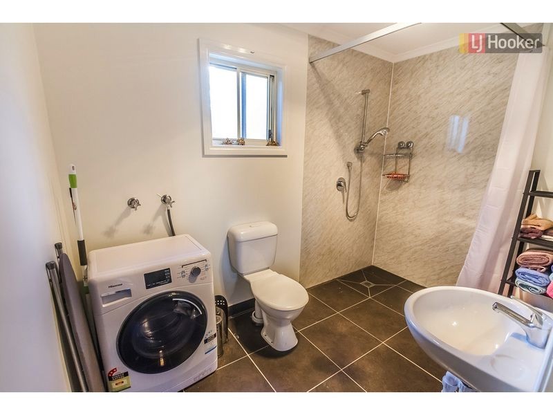 21 Lachlan Cresent, Roxburgh Park VIC 3064