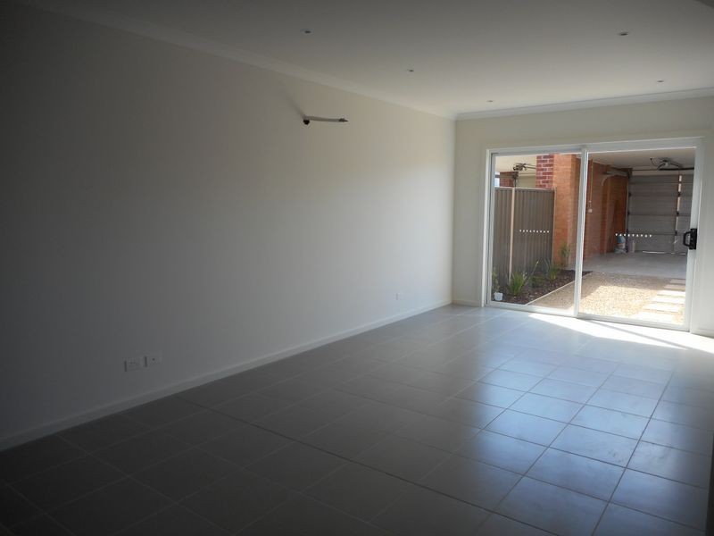 14 Windrock Avenue, Craigieburn VIC 3064