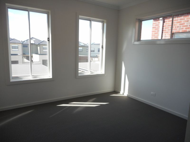 14 Windrock Avenue, Craigieburn VIC 3064