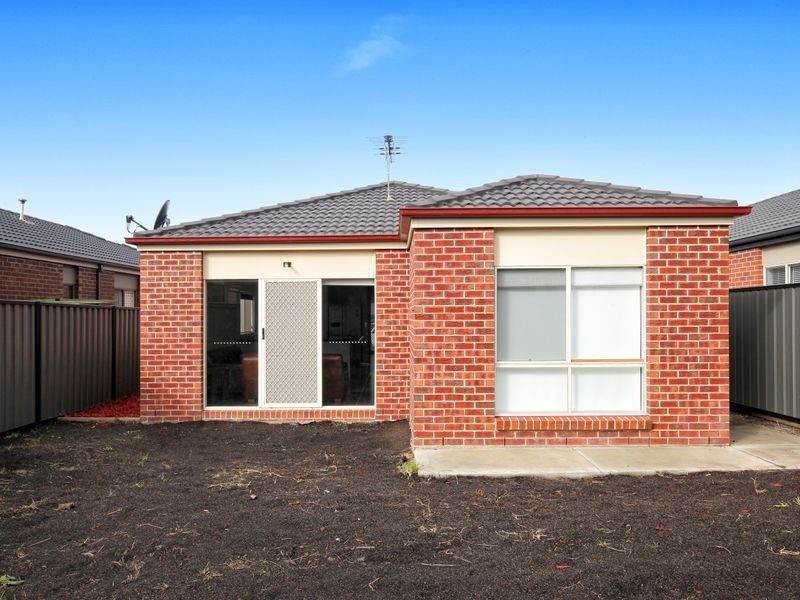 5 Clayton Road, Craigieburn VIC 3064
