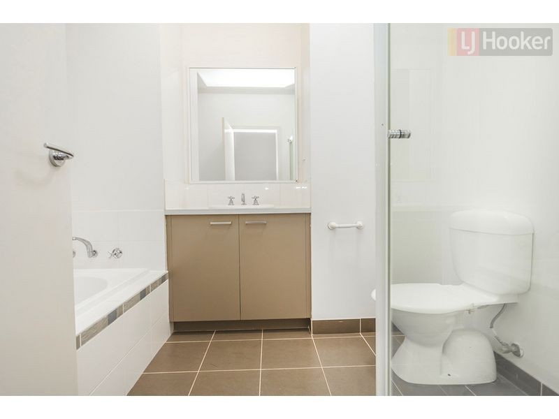 3 Yorkshire Terrace, Craigieburn VIC 3064