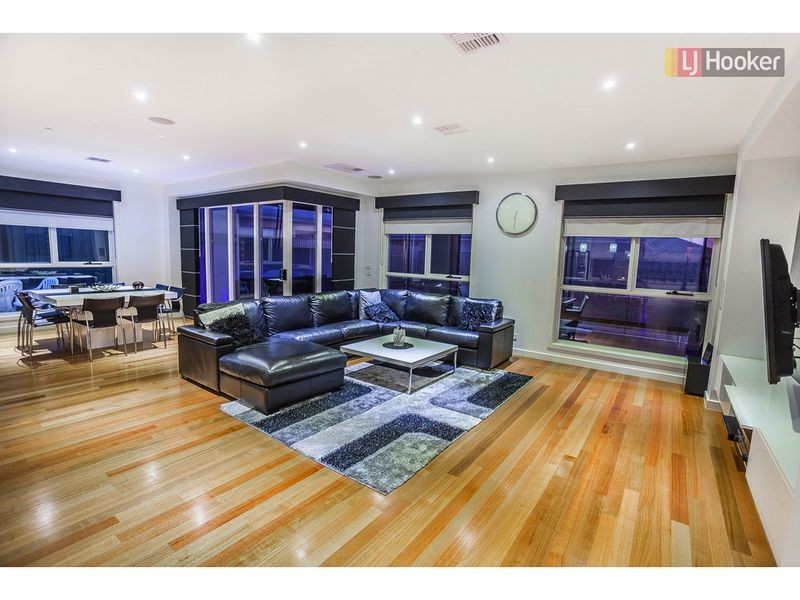 43 Biltmore Crescent, Roxburgh Park VIC 3064