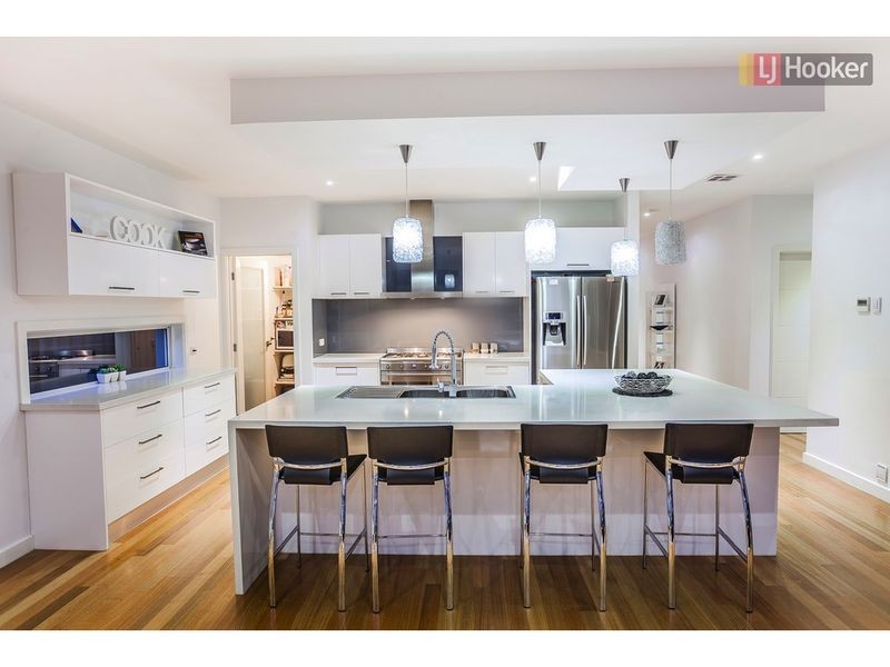 43 Biltmore Crescent, Roxburgh Park VIC 3064