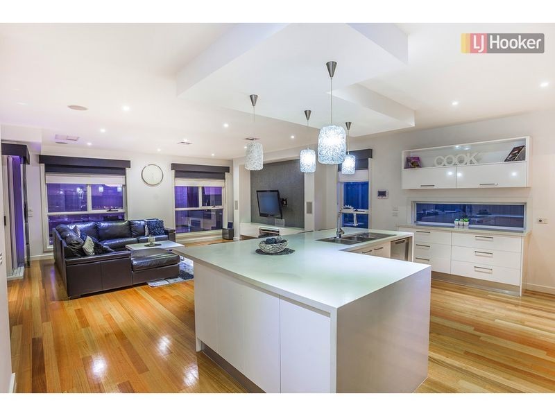 43 Biltmore Crescent, Roxburgh Park VIC 3064