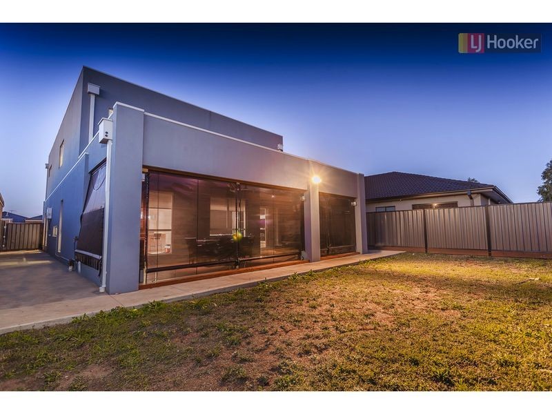 43 Biltmore Crescent, Roxburgh Park VIC 3064